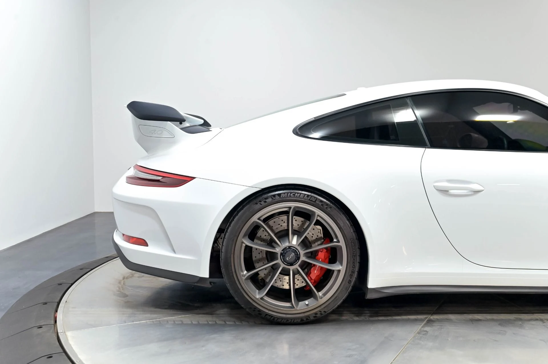 mph018_2172516135_Used_2018_Porsche_911_GT_3_1778195447_1371f17fab