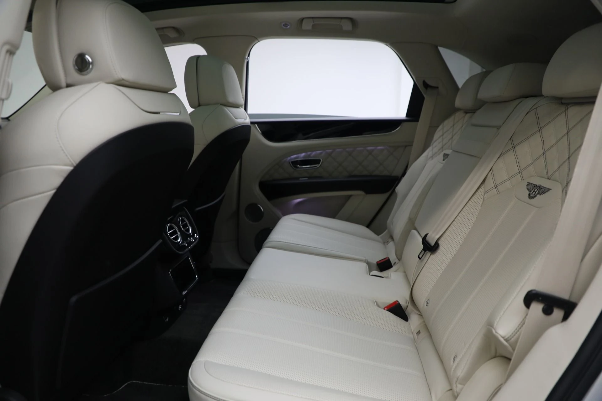 mph018_2175278364_Used_2021_Bentley_Bentayga_V8_313908e280