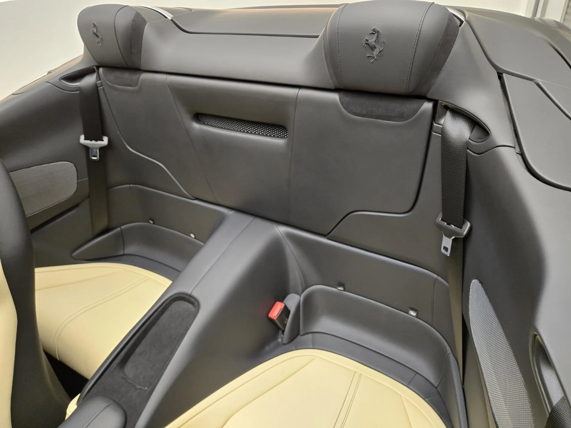 mph018_2175766992_Used_2024_Ferrari_Roma_1770706217_18c0552269