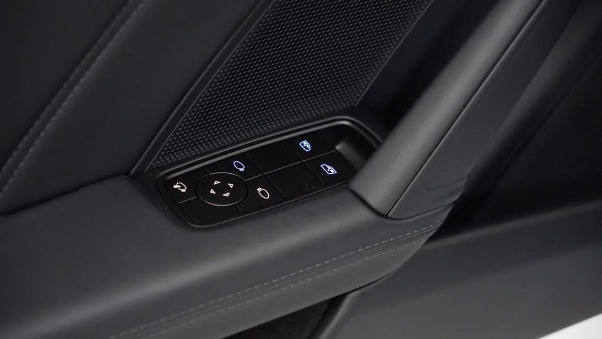 mph018_218903441_i_Cer_V_Sr_Fwf_Mrei_MZH_Mdaw_VW_474_e1198243b0