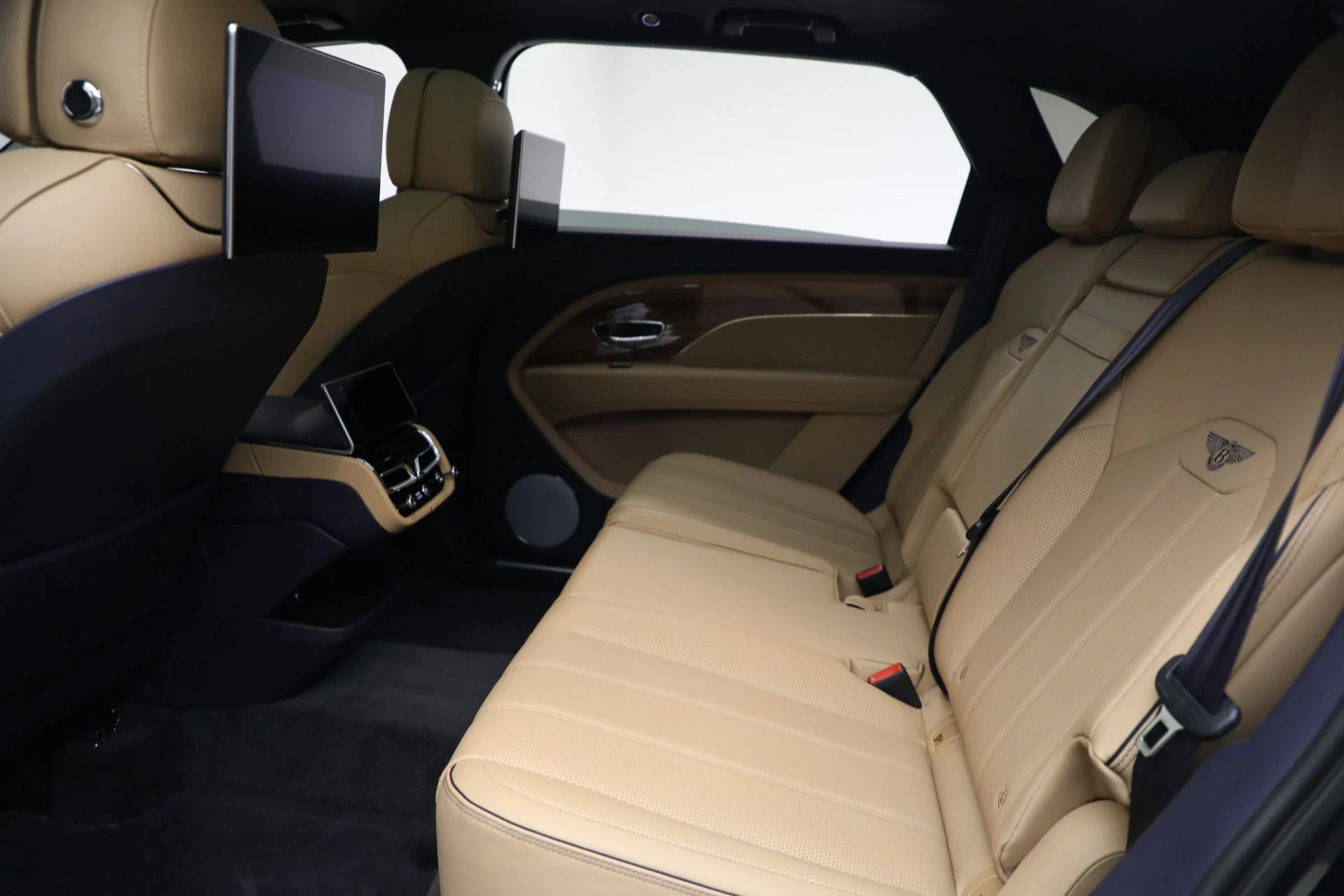 mph018_2189136659_Used_2024_Bentley_Bentayga_EWB_V8_8096f00bb8