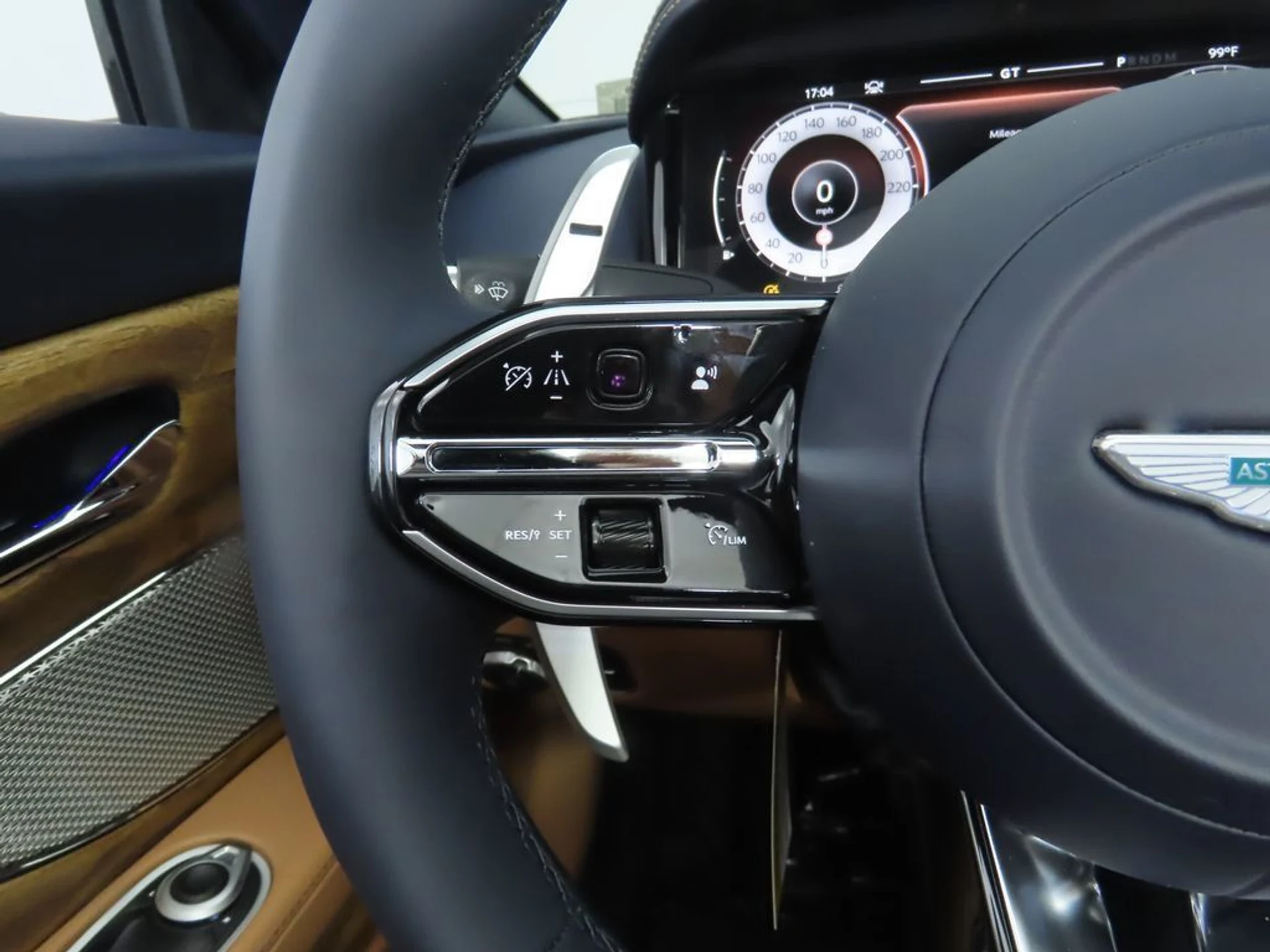mph018_2192291571_used_2026_aston_martin_db12_volante_8119_23037586_19_1024_7722ffd638