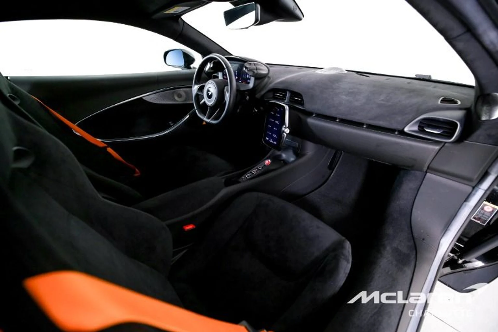 mph018_2197640336_Used_2023_Mc_Laren_Artura_631a59527e