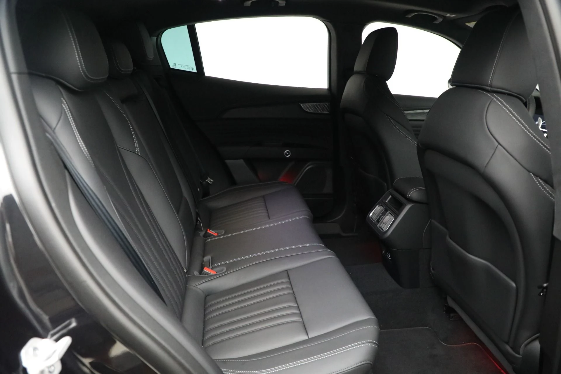 mph018_2204097655_New_2025_Maserati_Grecale_f2e3bcfece