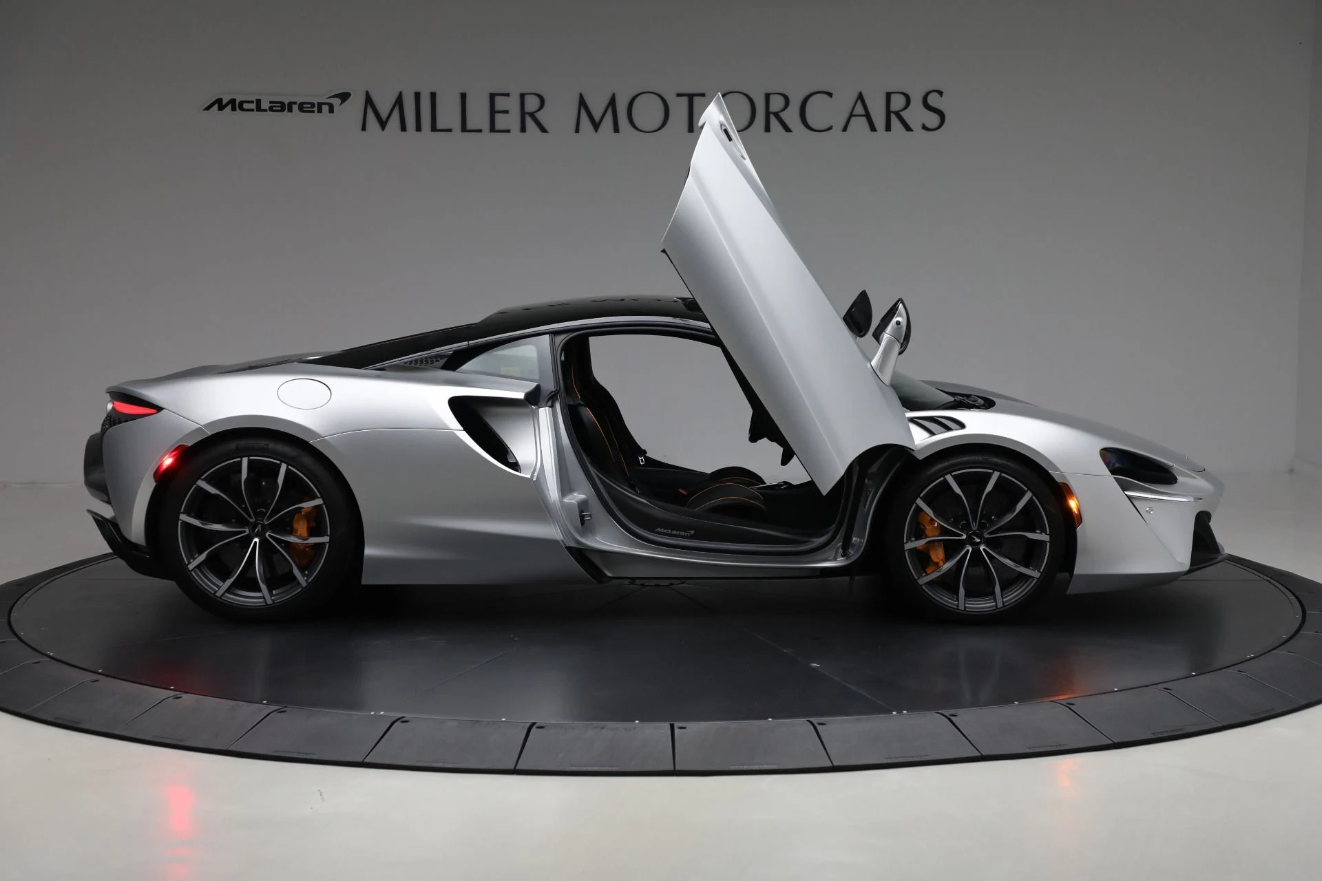 mph018_2206405797_Used_2023_Mc_Laren_Artura_Vision_4dec389394