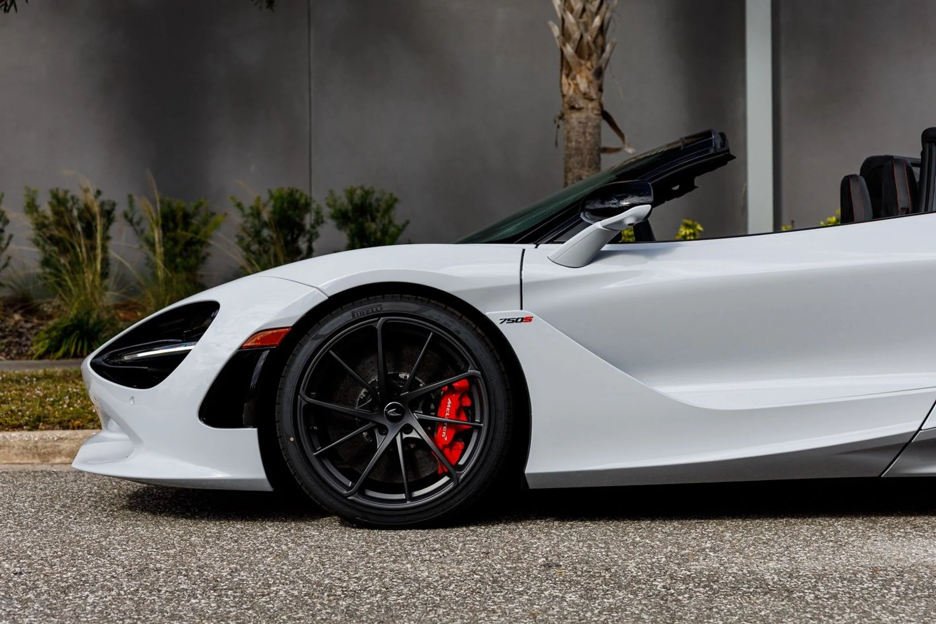 mph018_2207794754_637_p19_l_53cc74dffe