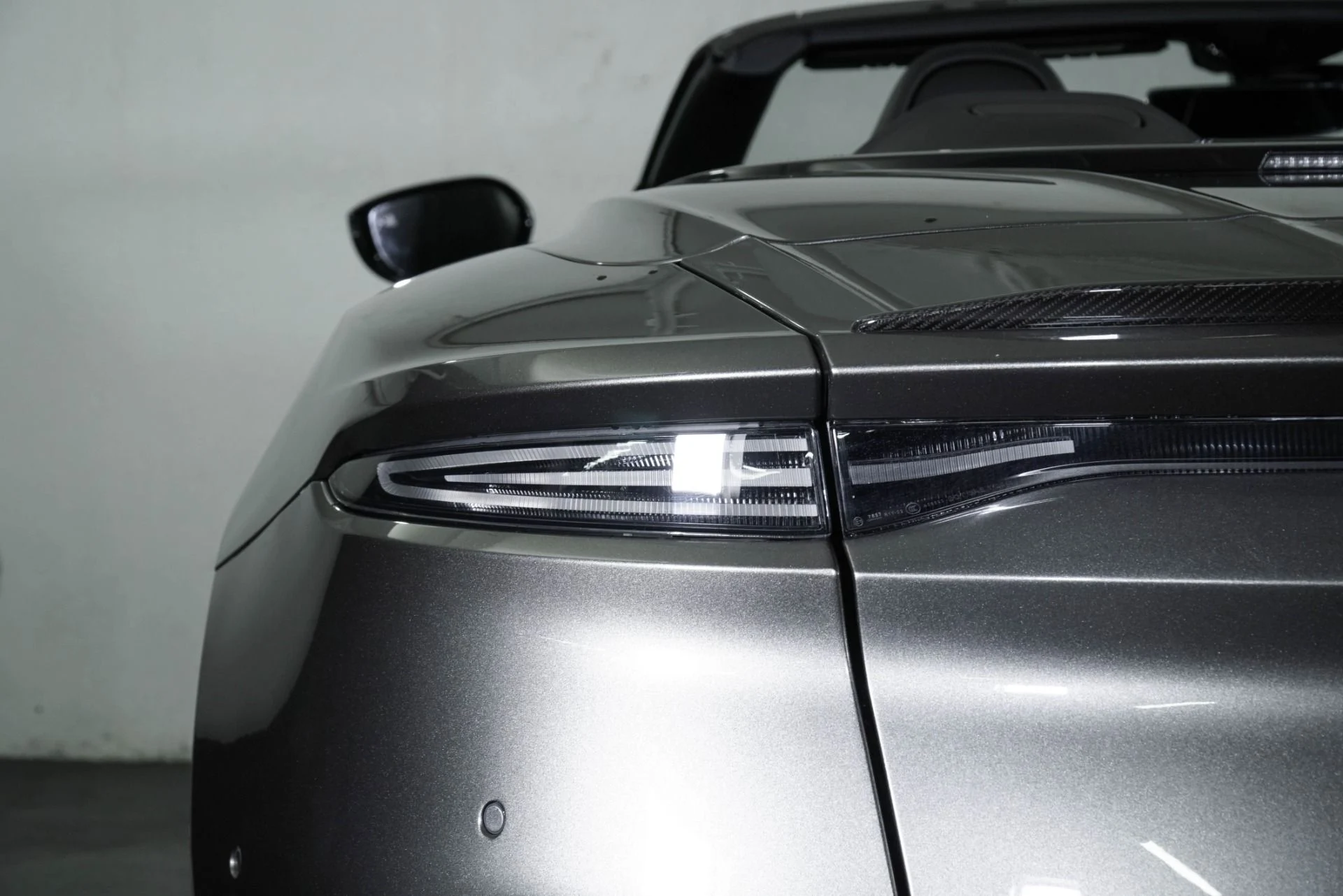 mph018_2214176747_Used_2020_Aston_Martin_DBS_Superleggera_1765307997_39c9198726