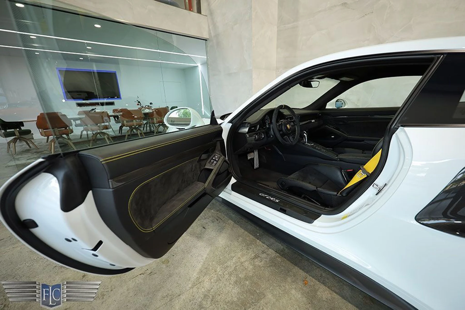 mph018_2228696472_used_2018_porsche_911_gt2rs_9689_22985277_19_1024_d582c459df