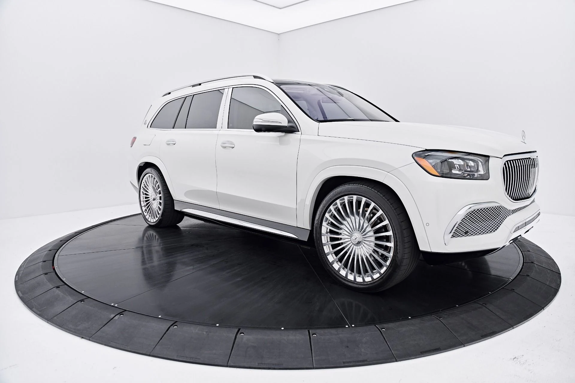 mph018_2237306052_Used_2023_Mercedes_Benz_GLS_Maybach_GLS_600_1789174500_37335b3c23