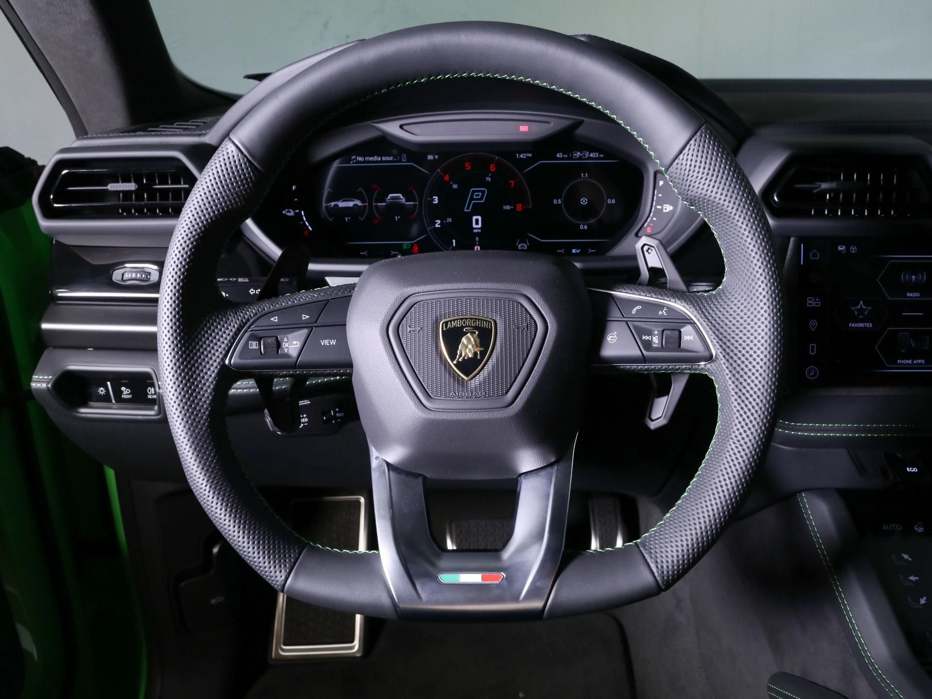 mph018_2243033495_New_2025_Lamborghini_Urus_SE_1756395127_4f7e95206b