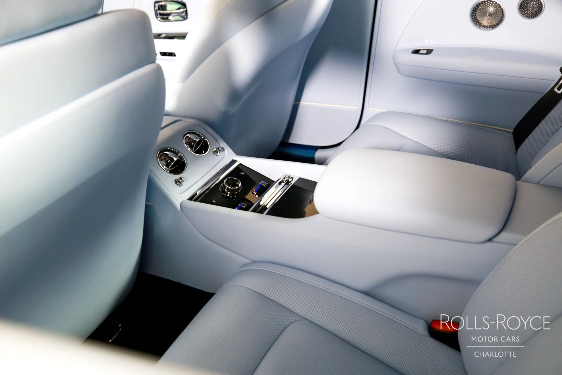 mph018_2245415722_Used_2025_Rolls_Royce_Spectre_1752785235_be2179114f
