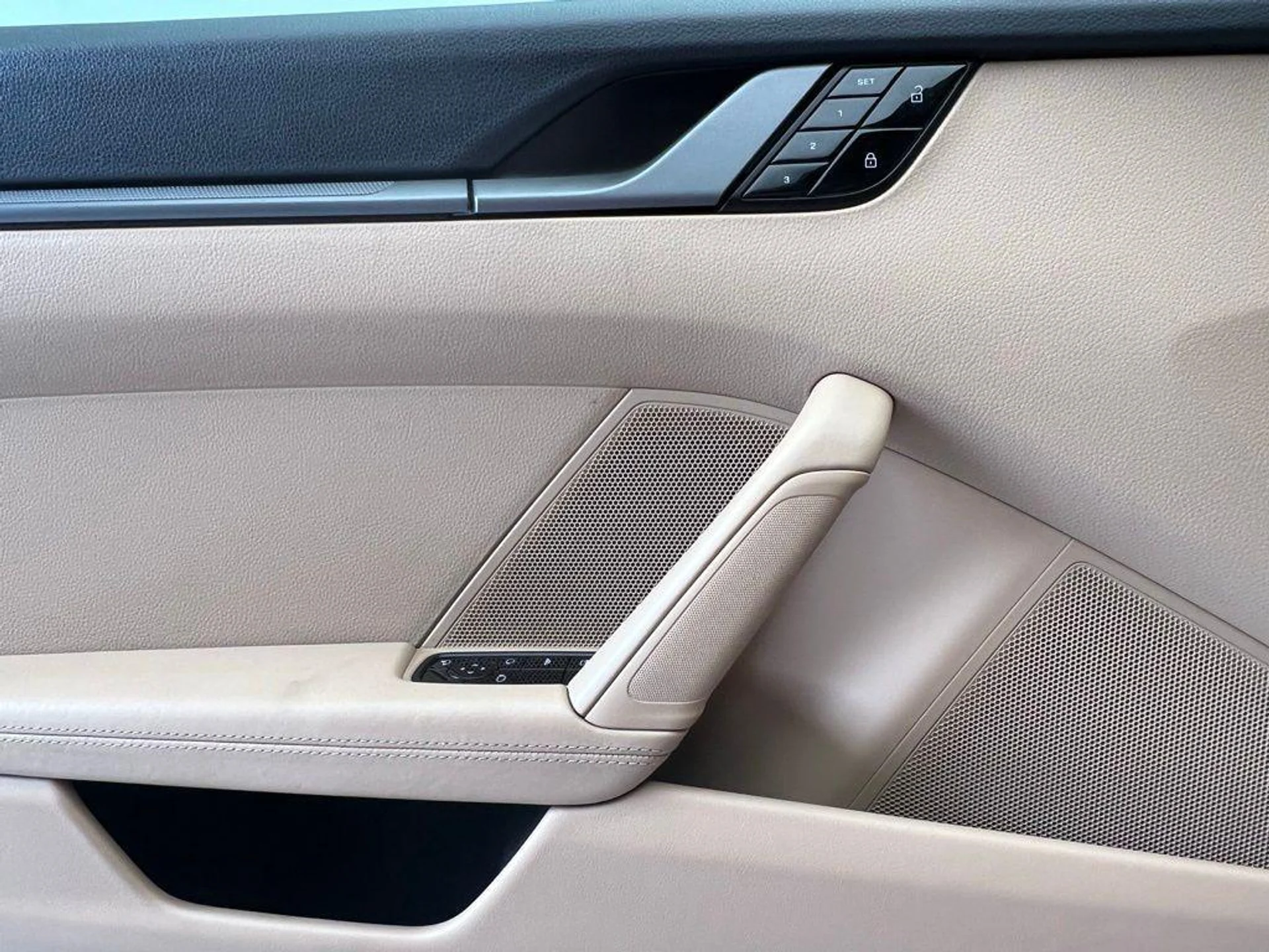 mph018_2245489740_Gk_YXP_4_CO_Bt_Inbwy_V5oa2_X_Du_B_Ig_1170672913