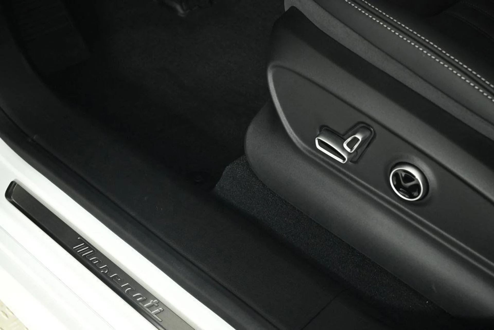 mph018_2247180051_new_2025_maserati_grecale_awd_11350_22975686_18_1024_c9f8b8e731