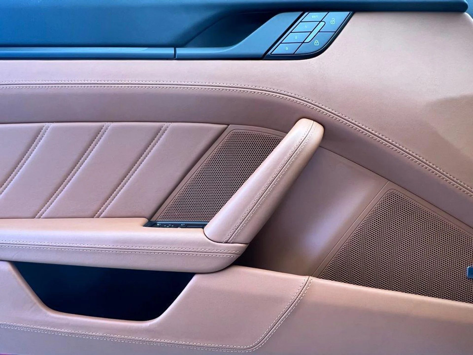 mph018_2256224565_Y_Ylm_Vd28v1_Ef4bn37f_Ie_H1_Ggj_s_82d9b4e726