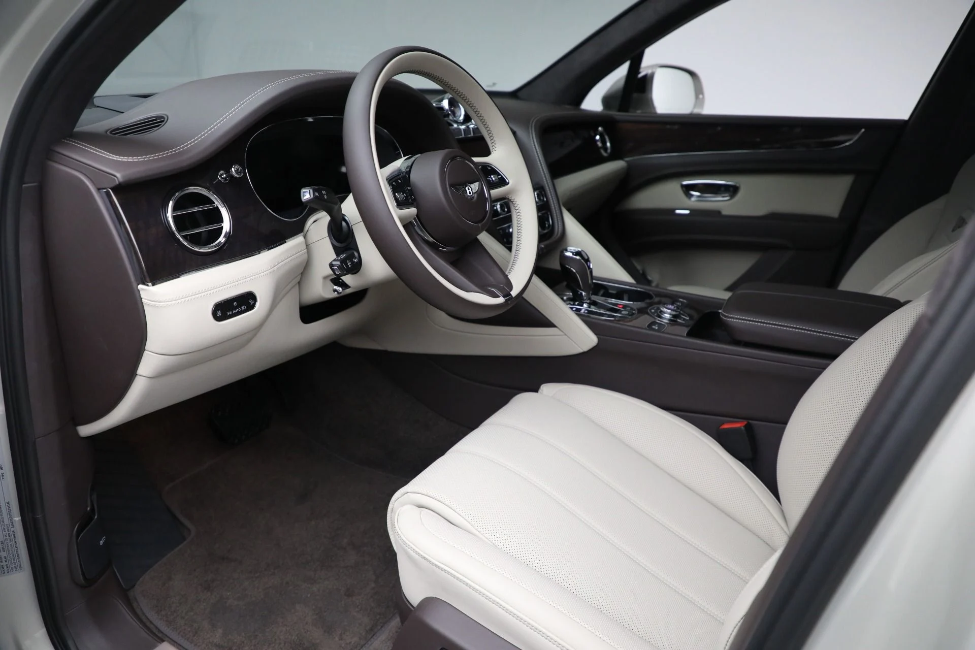 mph018_2258252905_New_2025_Bentley_Bentayga_V8_de527e35e2