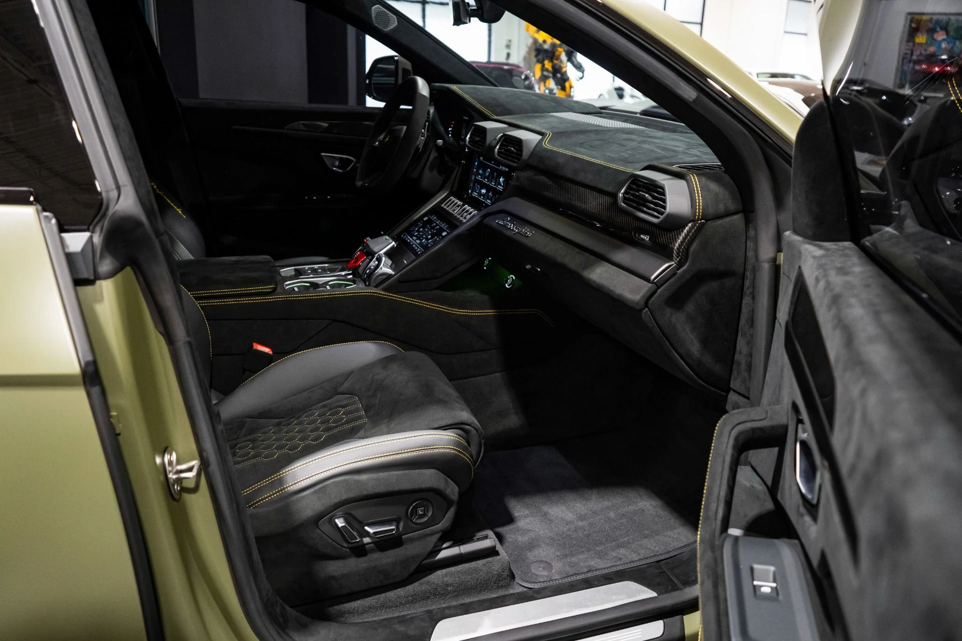 mph018_2259127205_Used_2023_Lamborghini_Urus_Performante_FACTORY_MATTE_322297_MSRP_1764031000_73e14d4274