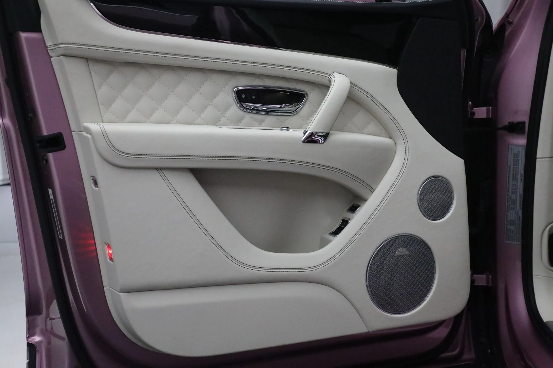 mph018_2261230877_Used_2019_Bentley_Bentayga_V8_1721831801_79b849065a