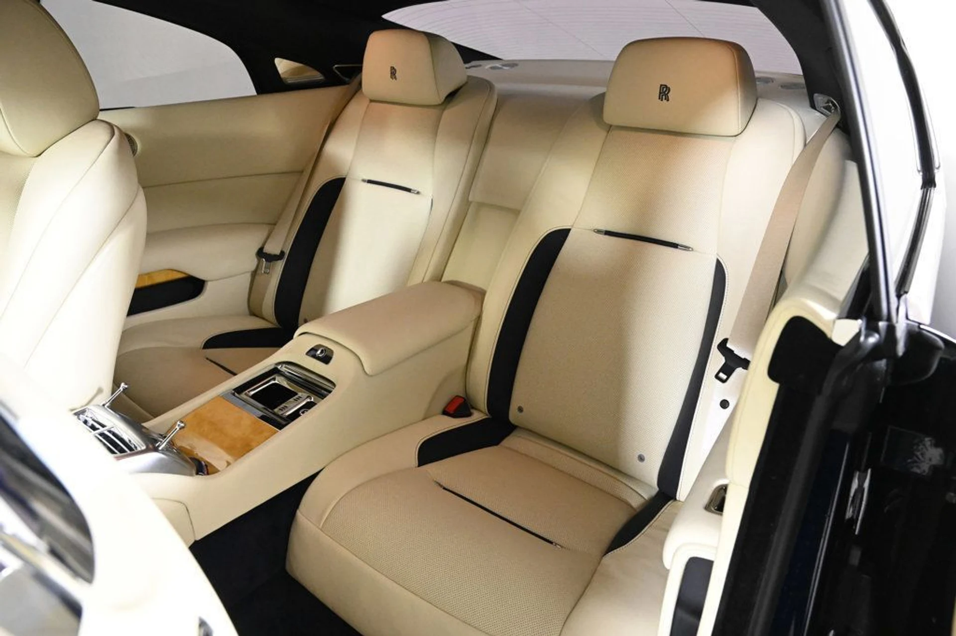 mph018_2261754401_used_2019_rolls_royce_wraith_base_11350_22954809_18_1024_0700d418f3