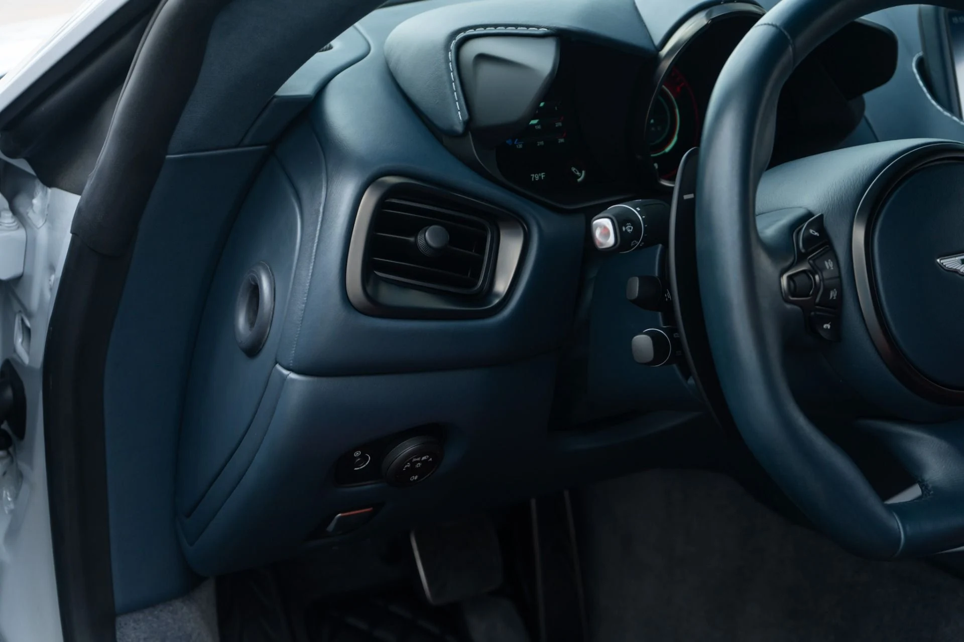 mph018_2264429644_Used_2019_Aston_Martin_Vantage_1777043829_7fbc7a4bb9