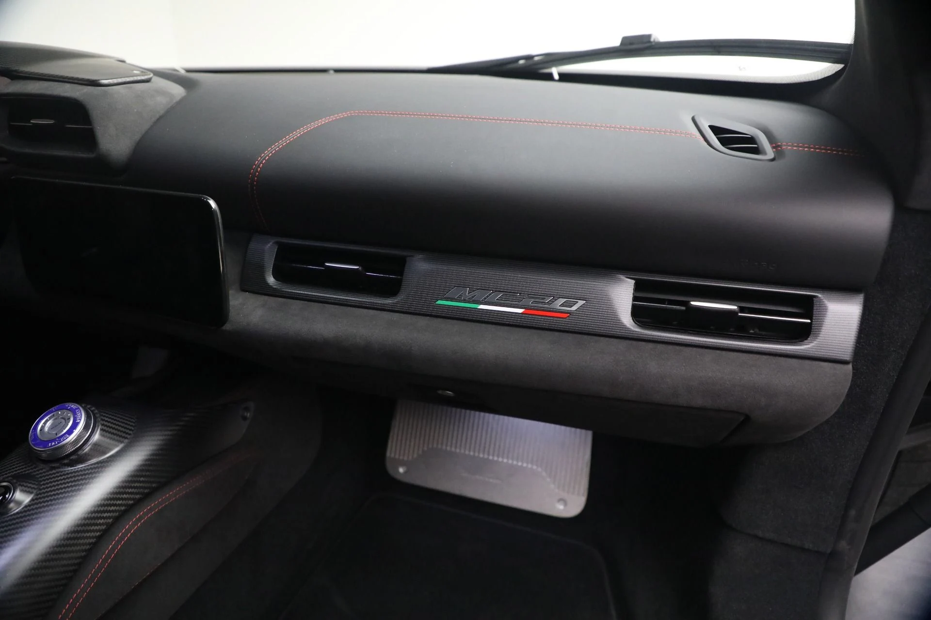 mph018_227584001_Used_2022_Maserati_MC_20_1774384855_46386ca03a