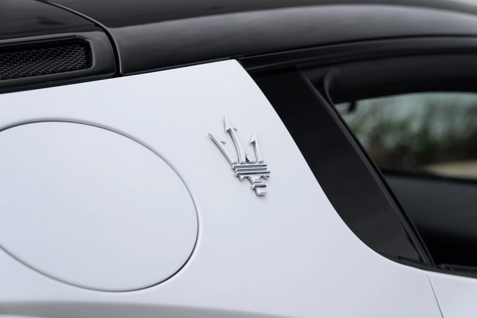 mph018_2291588235_Used_2022_Maserati_MC_20_1777083905_2f4b9fddc1