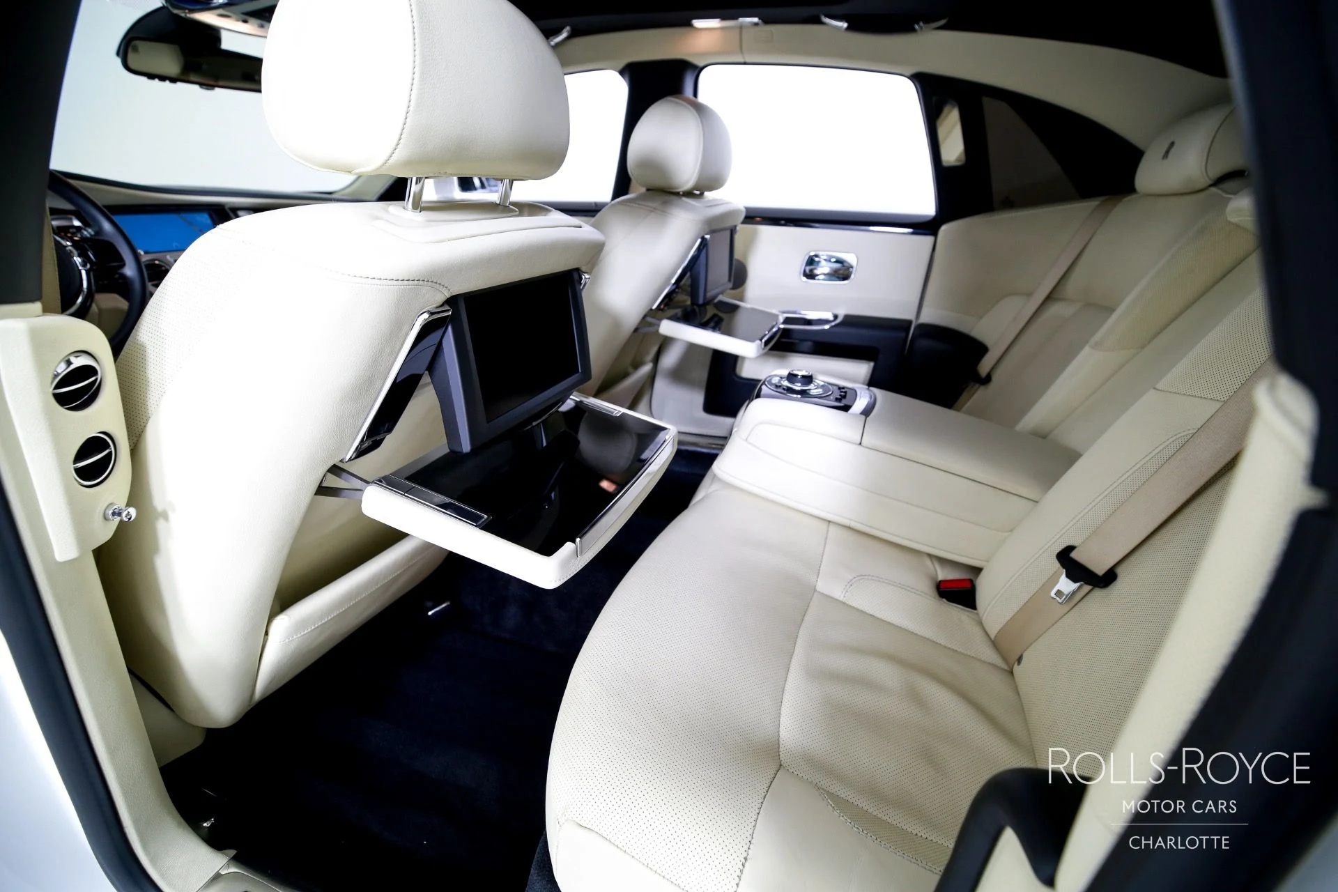 mph018_2296468268_Used_2012_Rolls_Royce_Ghost_1754583804_3baa8fa7e3