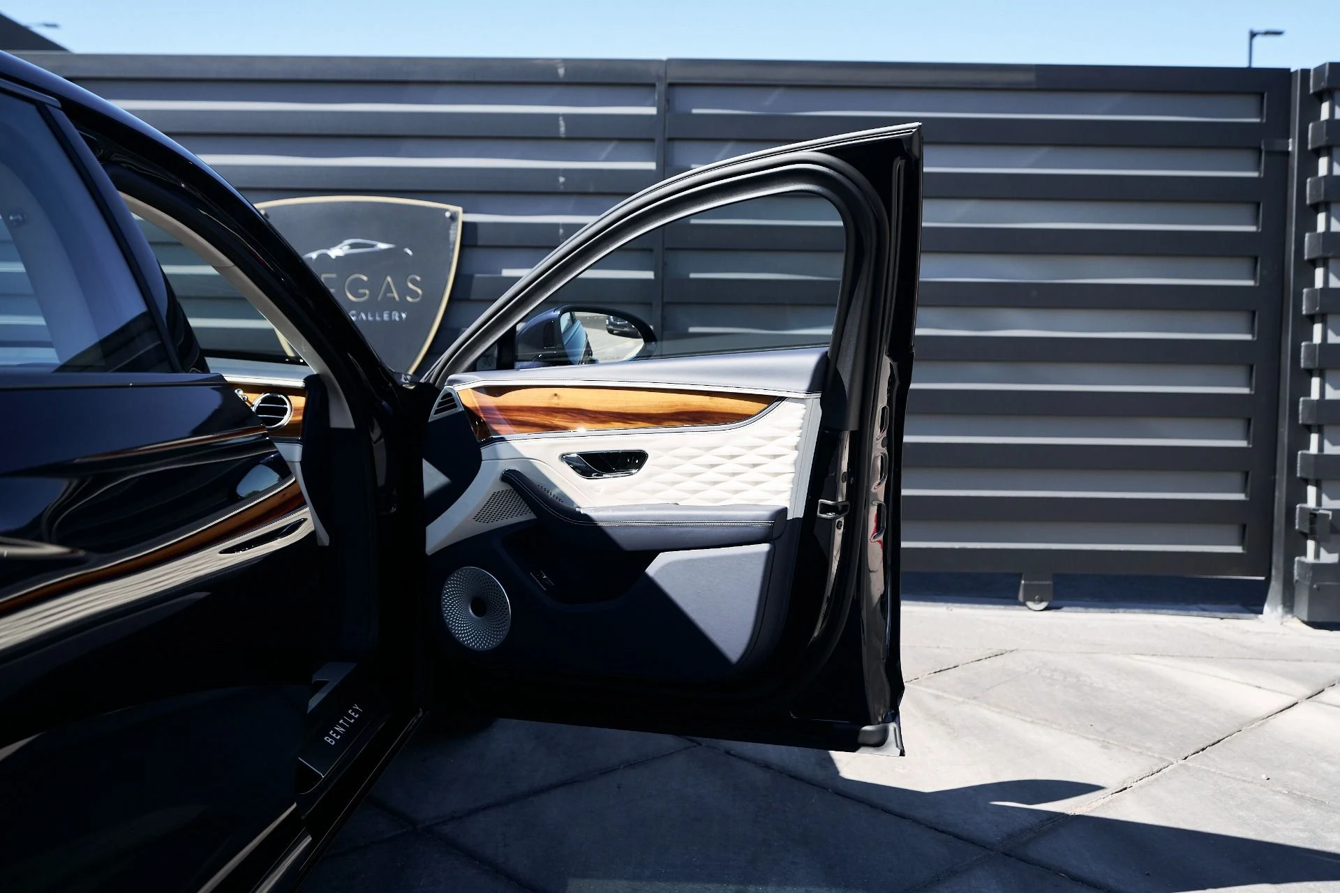 mph018_230839965_Used_2024_Bentley_Flying_Spur_Mulliner_W12_1760650615_e64bdc7225