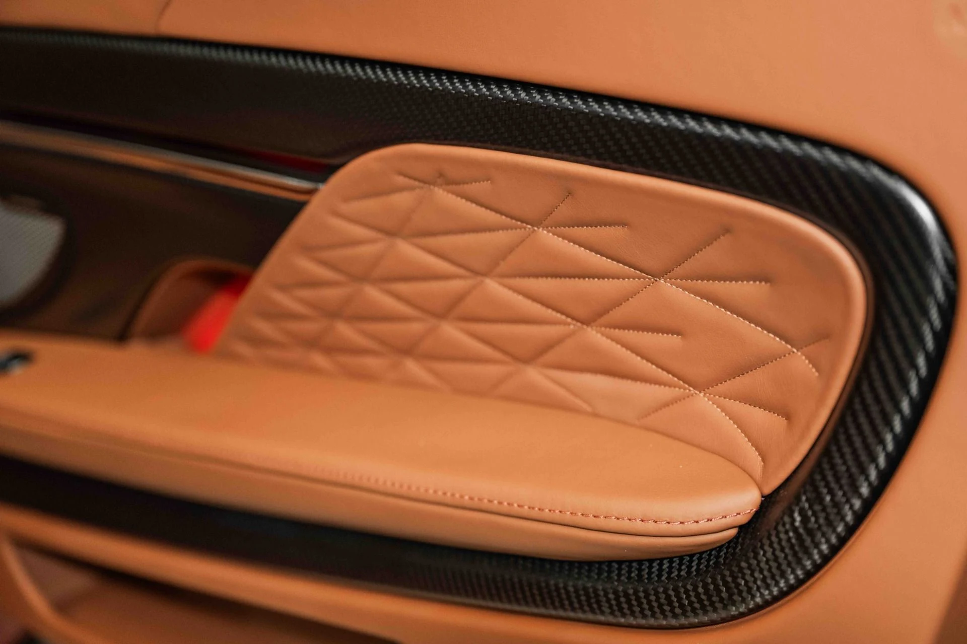 mph018_2310989806_Used_2025_Aston_Martin_DB_12_Volante_1727880982_ddad37e141