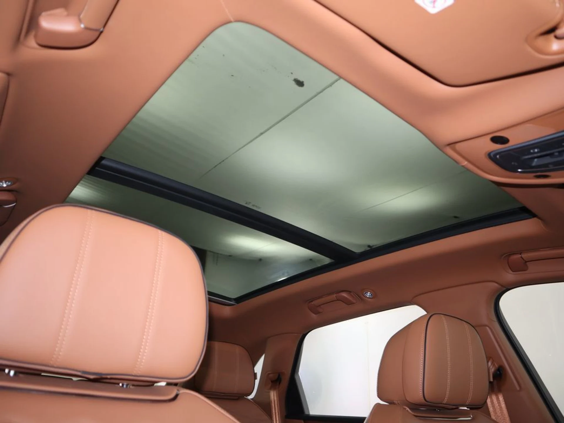 mph018_2319767048_new_2025_bentley_bentayga_v8awd_8119_22910537_19_1024_7bd254f6d6