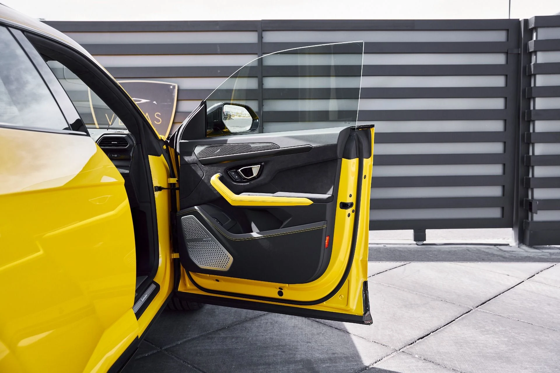 mph018_2327619_Used_2021_Lamborghini_Urus_Pearl_Capsule_1772843455_f48cbaf754