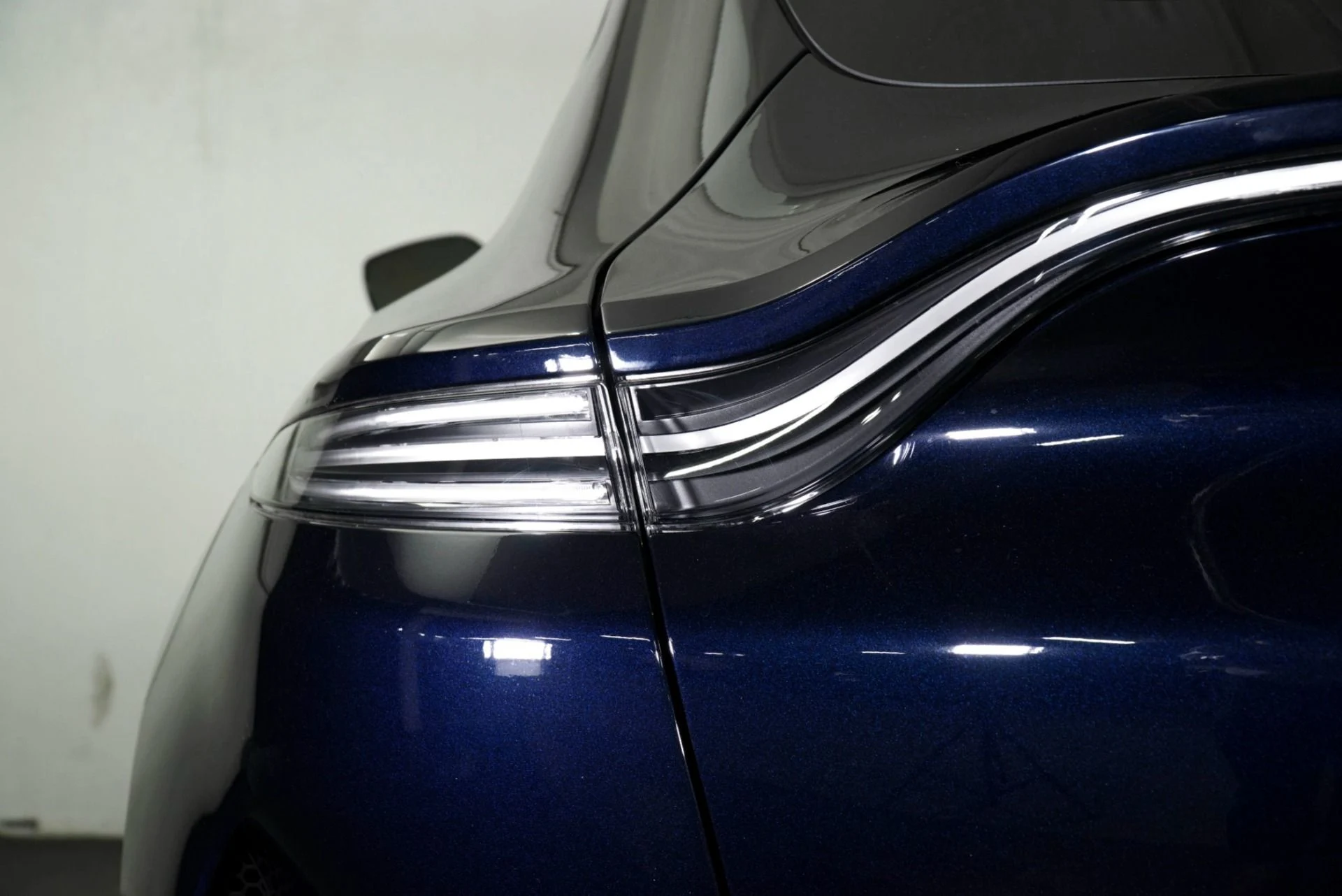 mph018_2328154675_New_2026_Aston_Martin_DBX_707_1769300415_f1bef9b73a