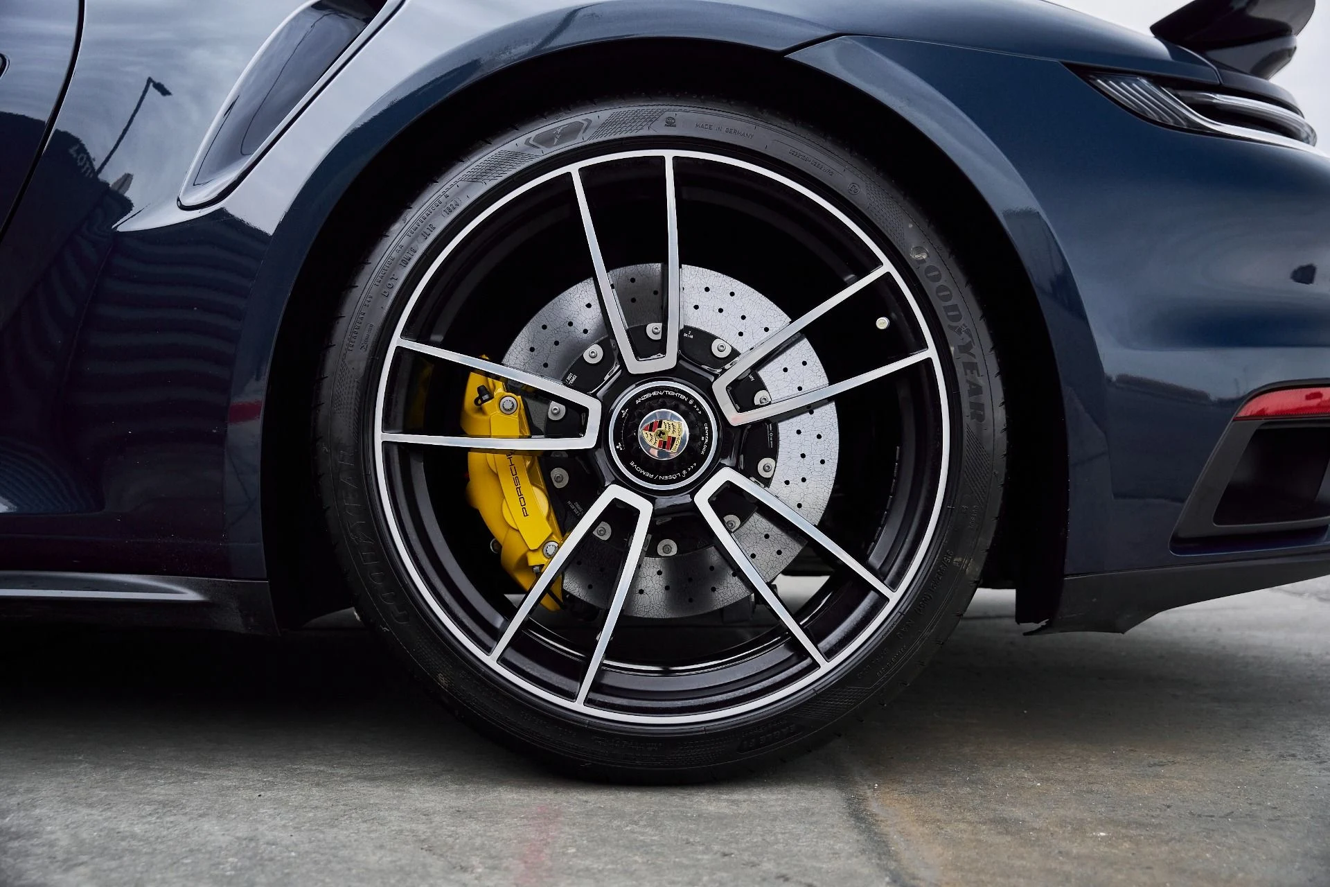 mph018_2328361950_Used_2021_Porsche_911_Turbo_S_1767217416_6e6e498cf6