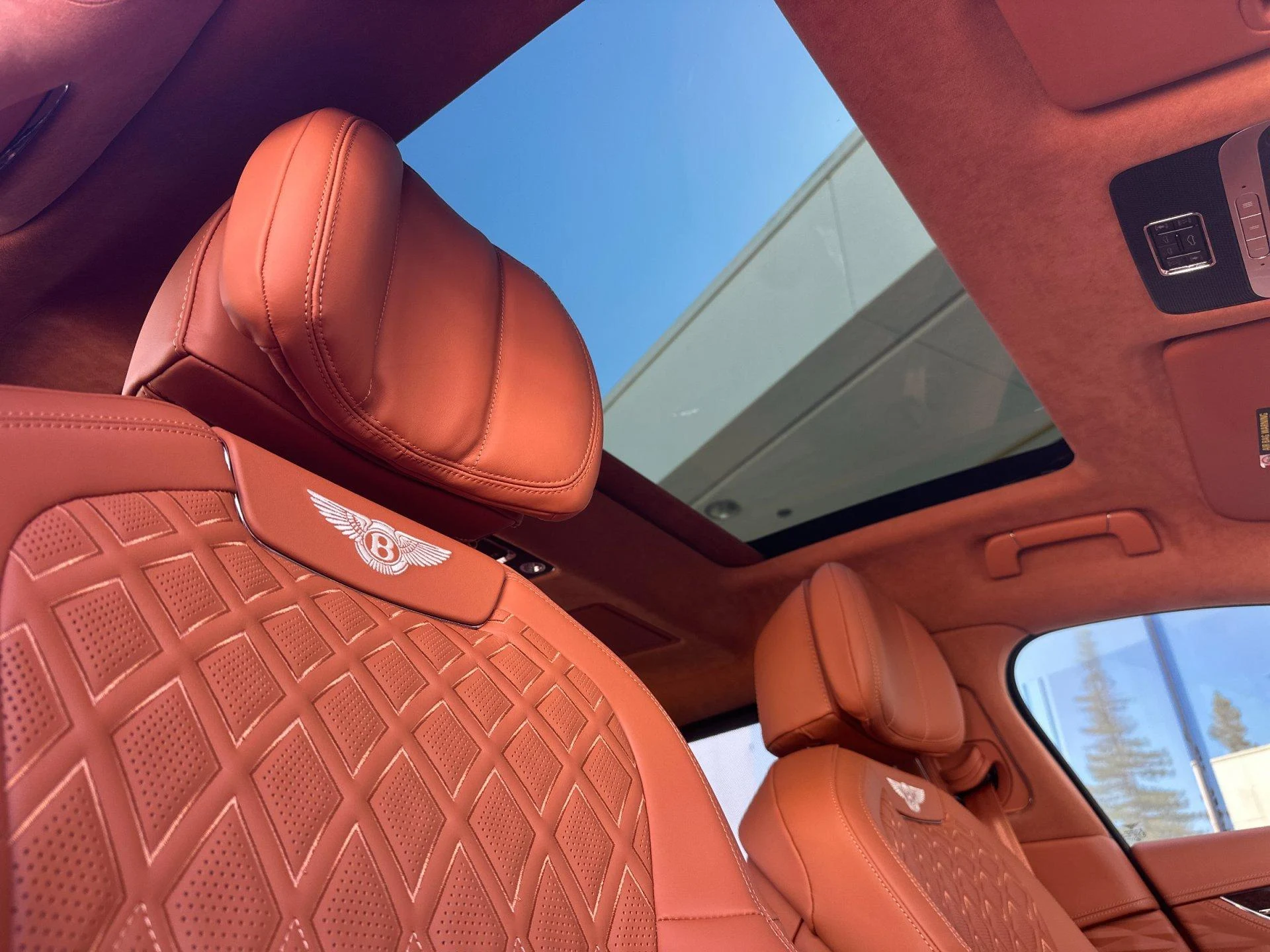 mph018_2329159423_Used_2023_Bentley_Flying_Spur_Azure_1791946075_0f7f93cccd