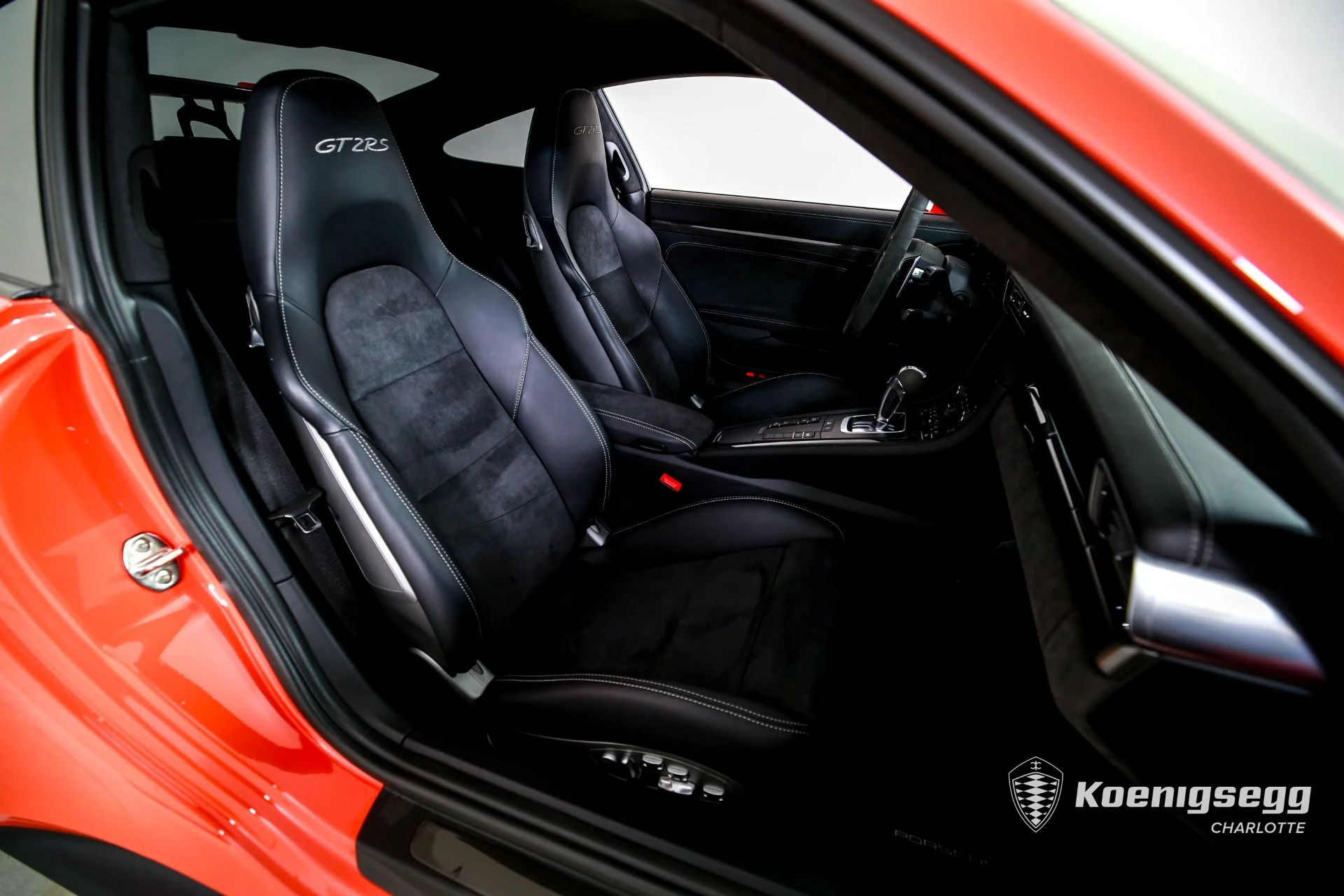 mph018_2332125530_Used_2018_Porsche_911_GT_2_RS_1783437290_6457c2b5ef