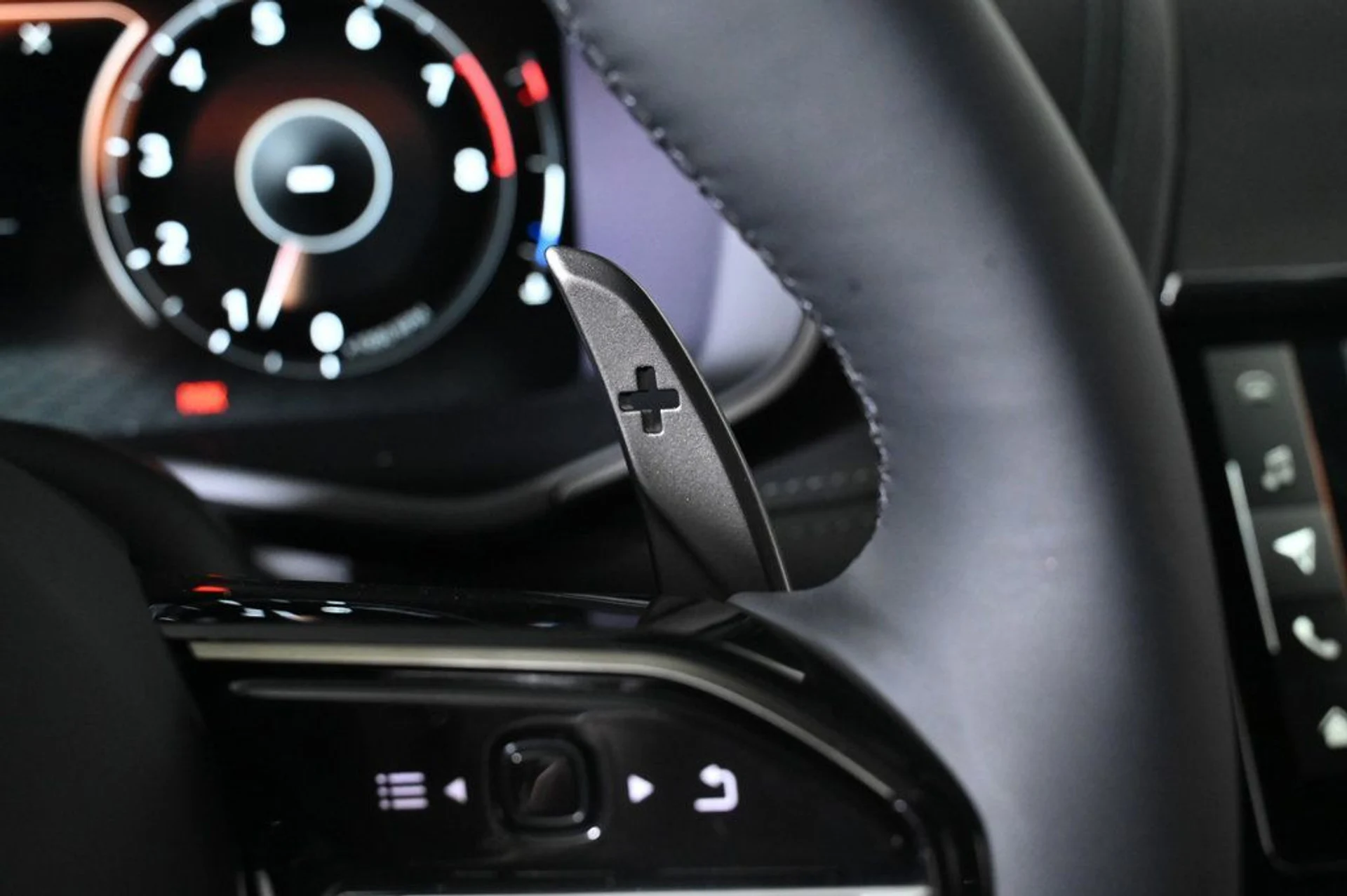 mph018_2337627377_new_2026_aston_martin_dbx_sawd_11350_22964216_18_1024_46fe43d7f0