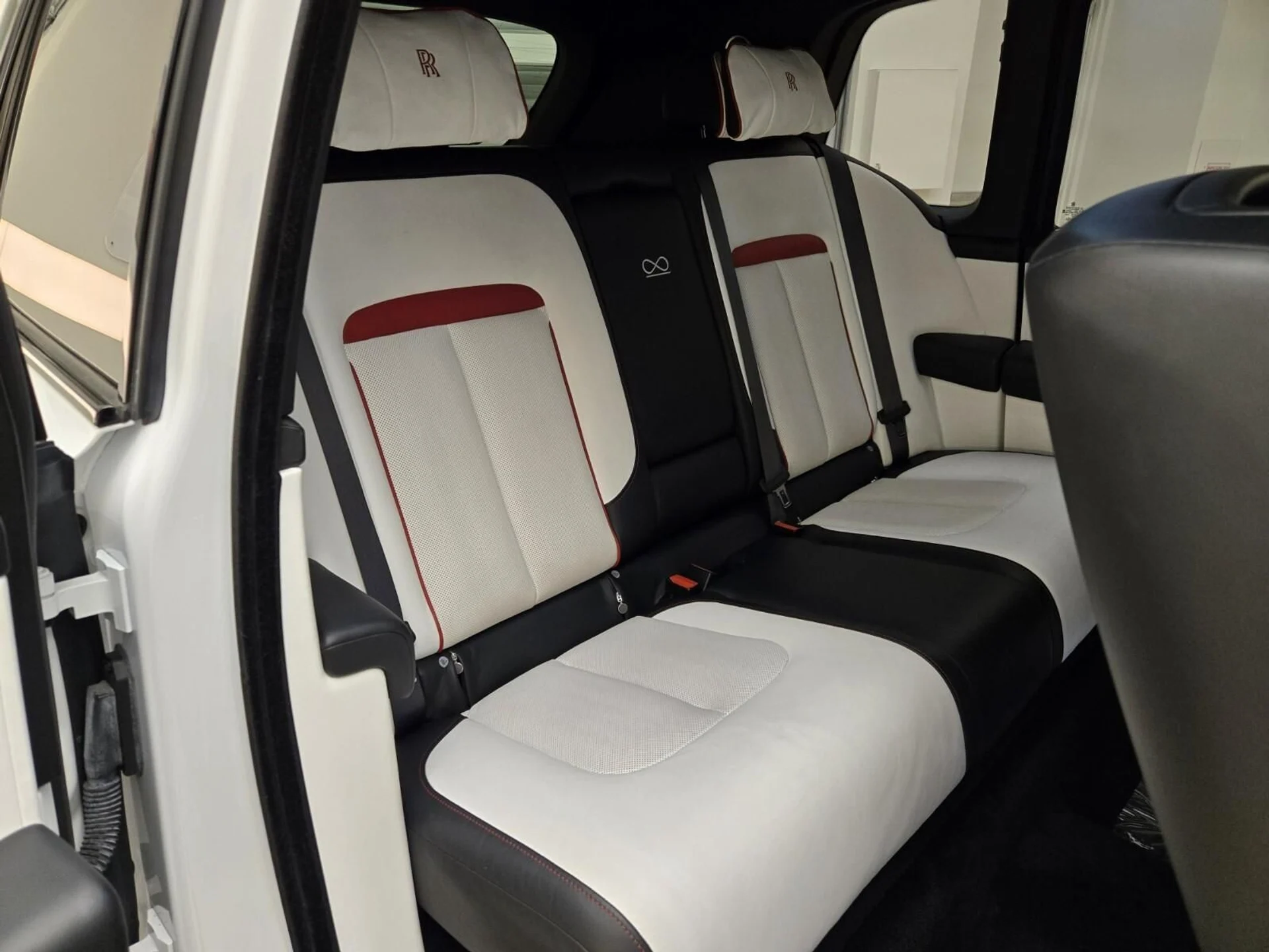 mph018_2337958264_Used_2021_Rolls_Royce_Cullinan_1761977968_61504adf4e