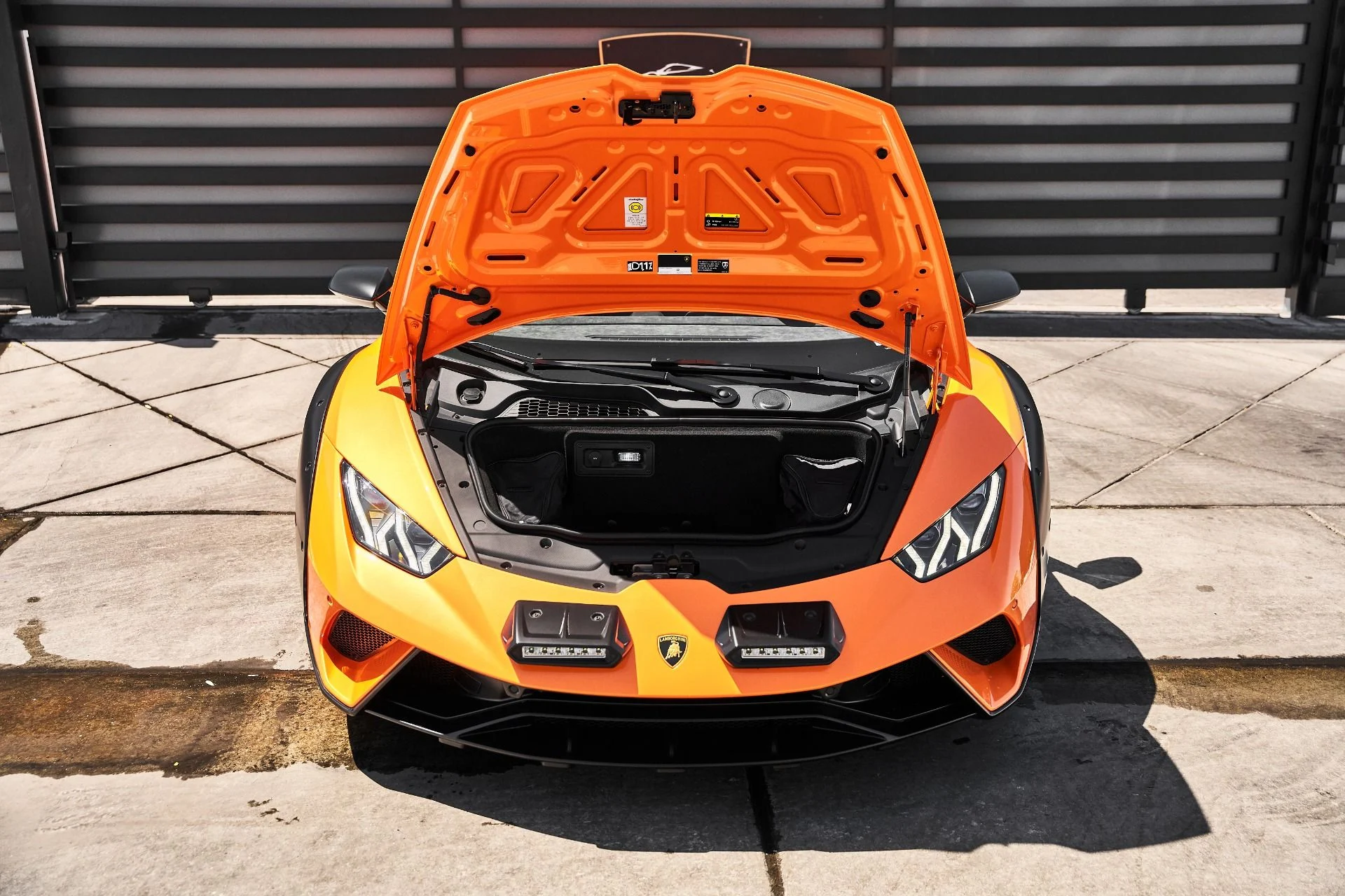 mph018_2346137385_Used_2023_Lamborghini_Huracan_Sterrato_Base_1776823409_ebe01ca75c