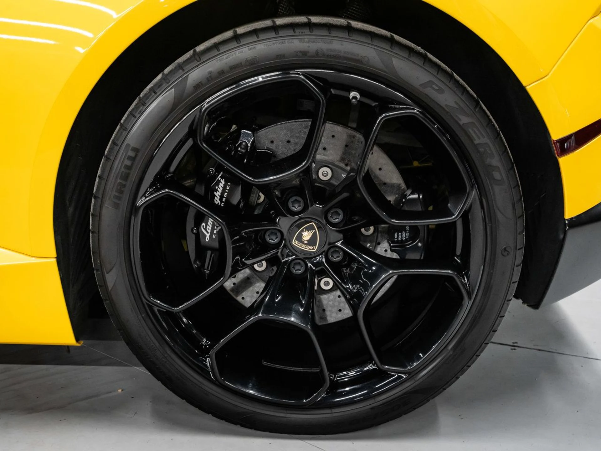mph018_2347035770_lamborghini_huracan_2017_39a741b3b8