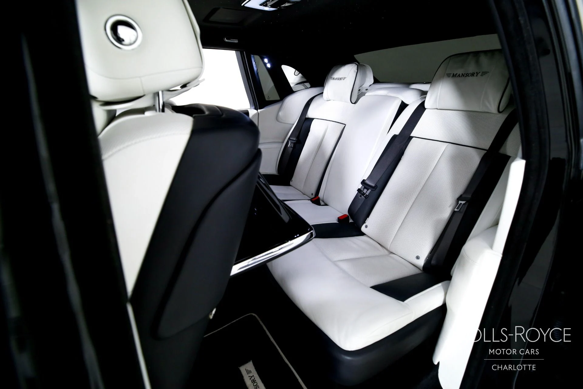 mph018_2359066589_Used_2018_Rolls_Royce_Phantom_1776373846_af65646b5c