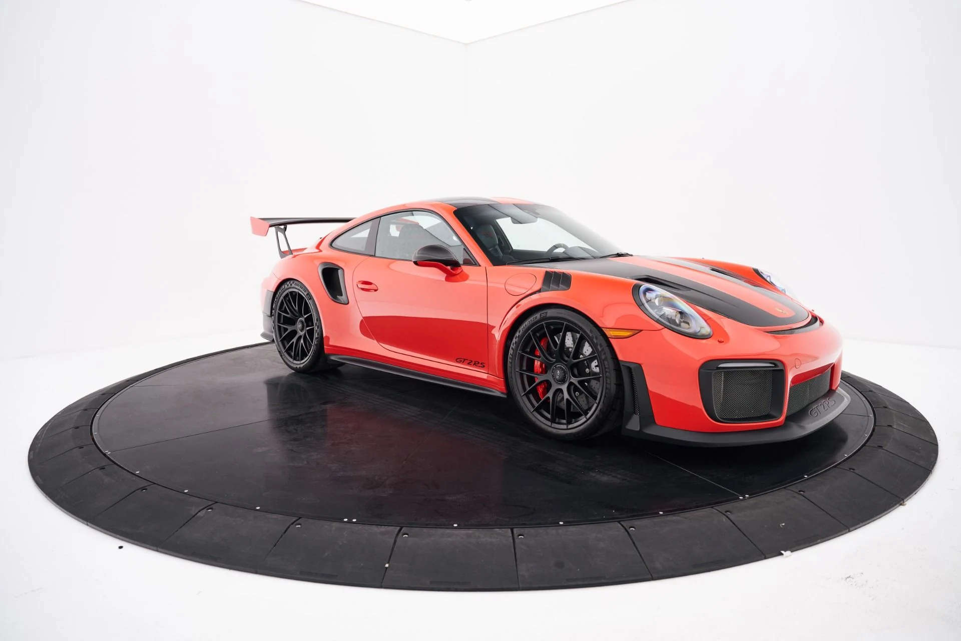 mph018_2378916937_Used_2018_Porsche_911_GT_2_RS_1792687091_3bebc701eb