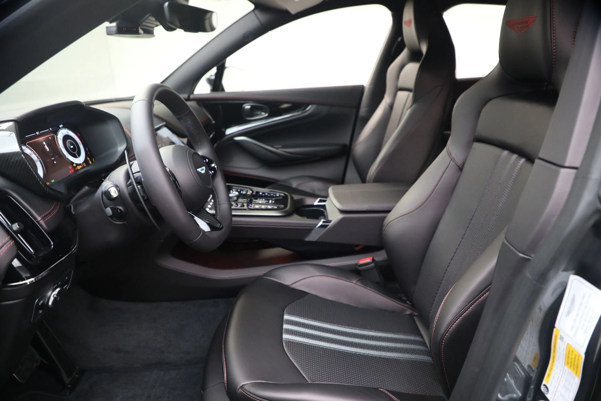 mph018_2379761395_New_2026_Aston_Martin_DBX_707_1768320849_e73d6d6d9d