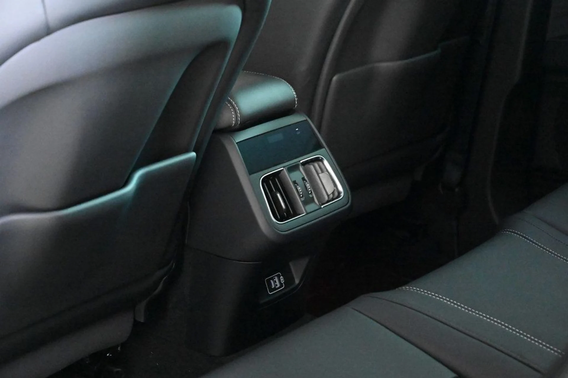 mph018_2380231983_used_2025_maserati_grecale_modena_11350_22945546_18_1024_9f0a855adc