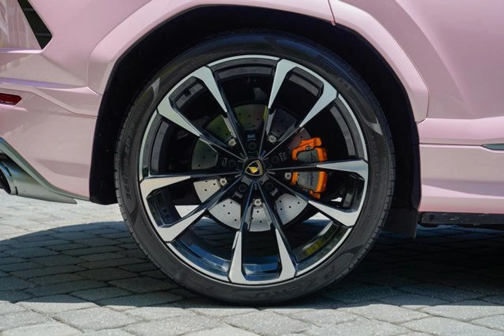 mph018_2388634404_used_2021_lamborghini_urus_awd_14354_22713615_19_640_ced2d82488