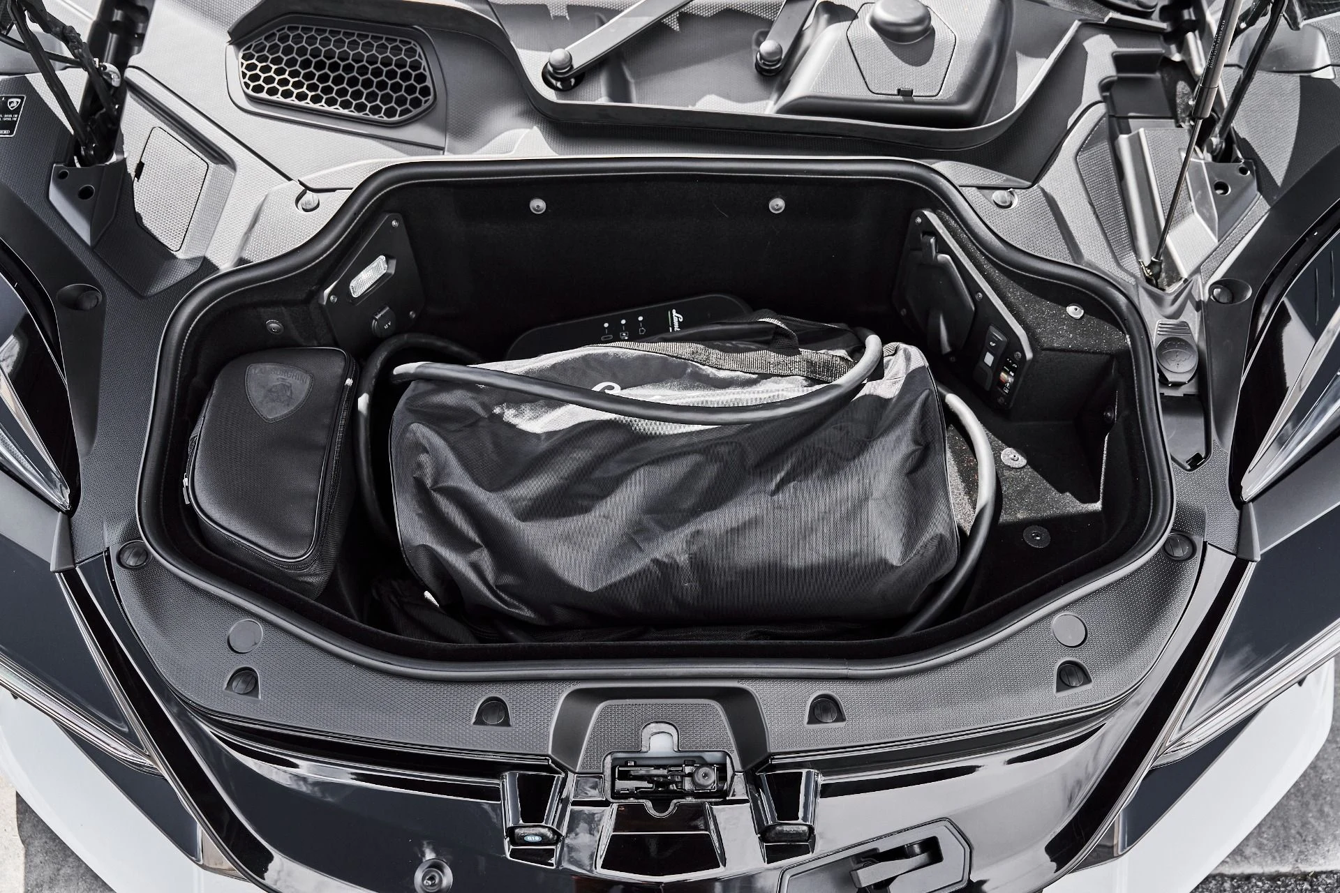 mph018_2389366000_Used_2026_Lamborghini_Revuelto_Base_1777078369_bc2356fd9e