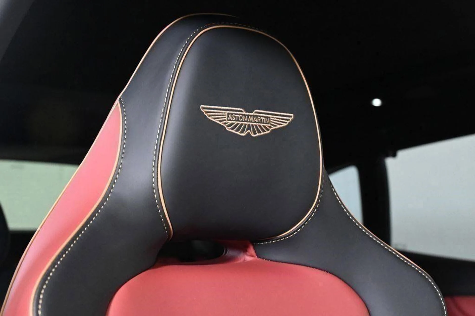 mph018_2396359607_new_2025_aston_martin_dbx_707awd_11350_22854858_18_1024_0677d36f2c