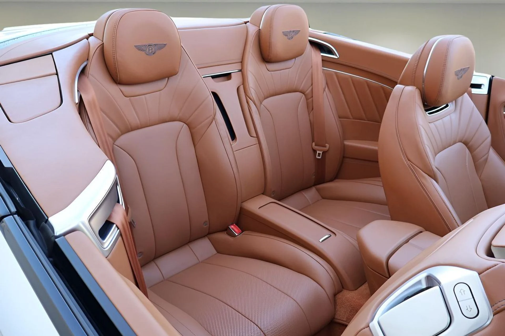 mph018_2398526112_19_650e358cad