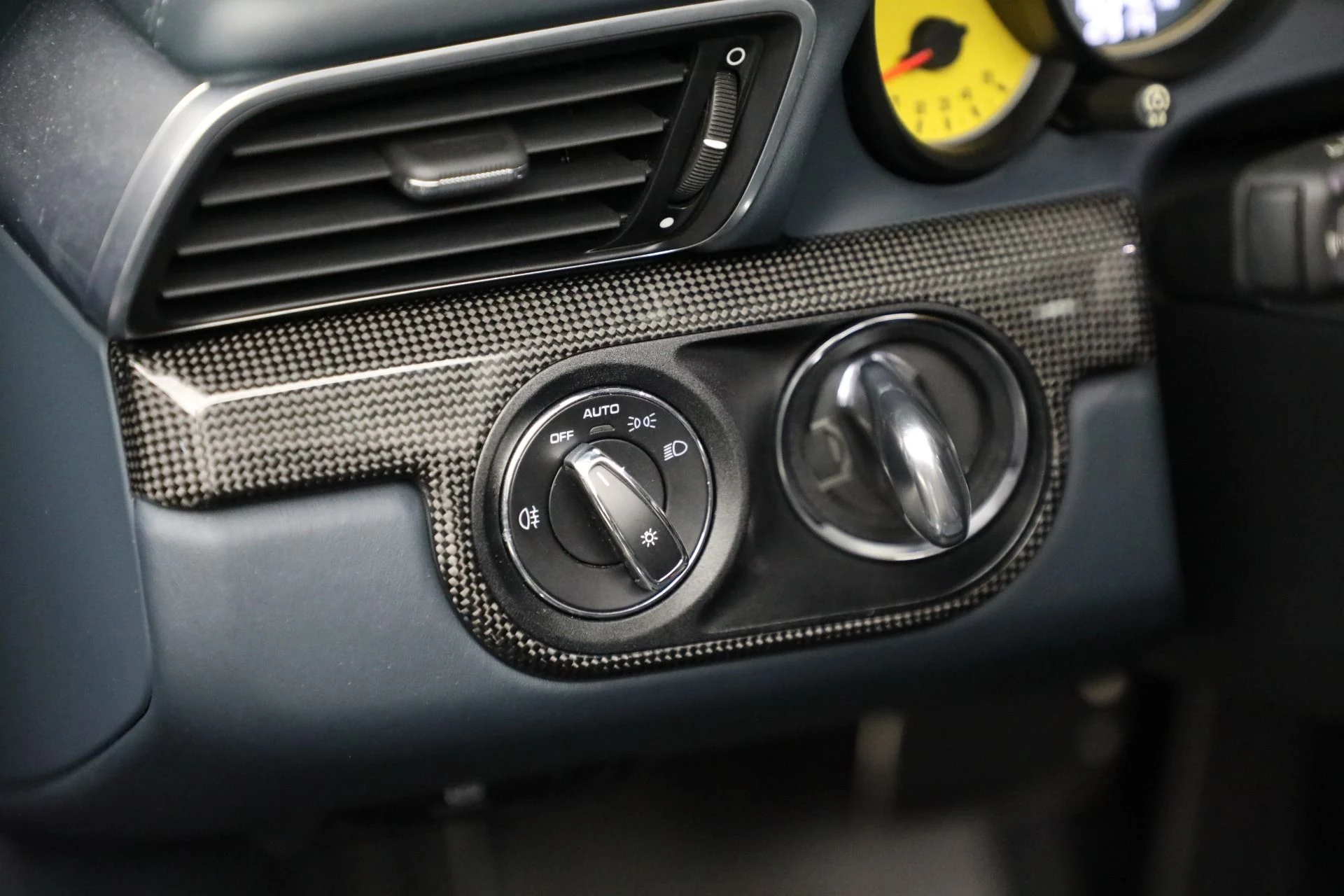 mph018_2399359922_Used_2017_Porsche_911_Turbo_S_1762956116_2b780d62a5