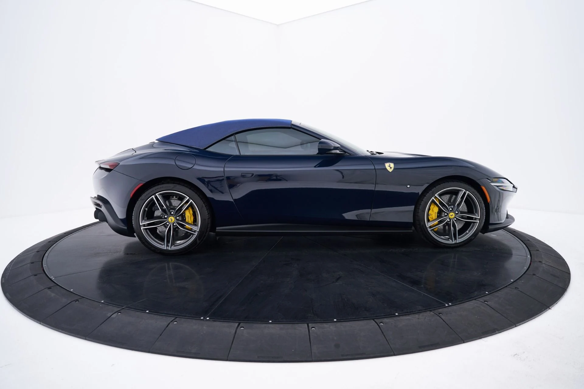 mph018_2419736926_Used_2025_Ferrari_Roma_Base_1793056022_522ddfc29b