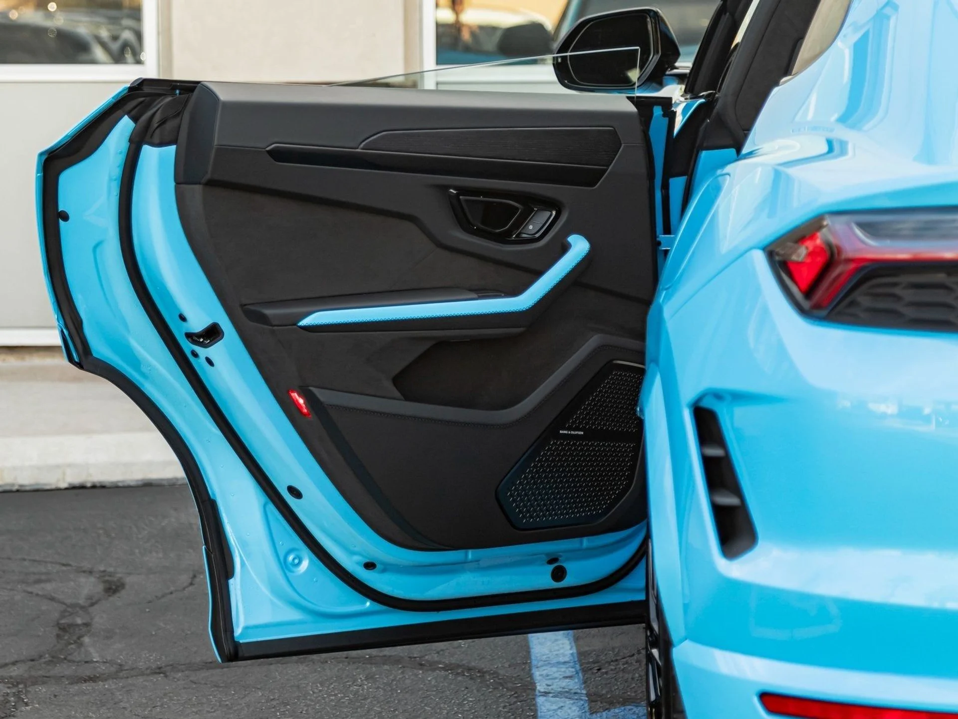 mph018_2425164881_19_f4c8548386