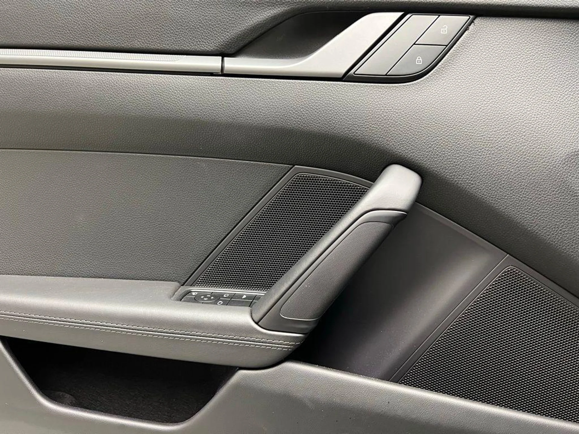 mph018_2425529053_a_UR_Tp5ccdm_Ja4x1e_Nx_J_Yc_Fp_Keow_75b6606f9a